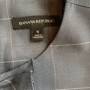 Banana Republic size 6 tuxedo style, sleeveless blouse.